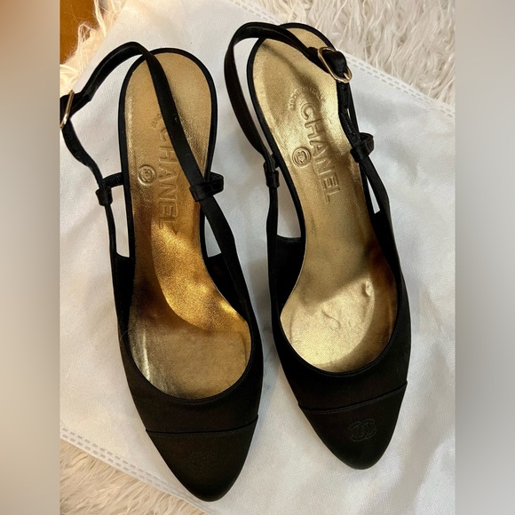 Chanel Interlocking CC Logo Satin Slingback Pumps - Picture 1 of 11